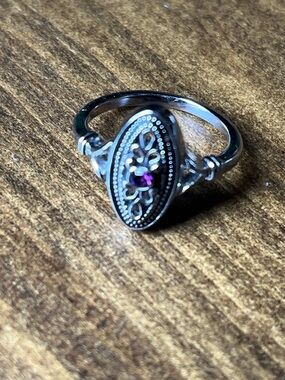 Vintage 1981 Avon Amethyst Crystal silver tone Filigree Cocktail Ring.